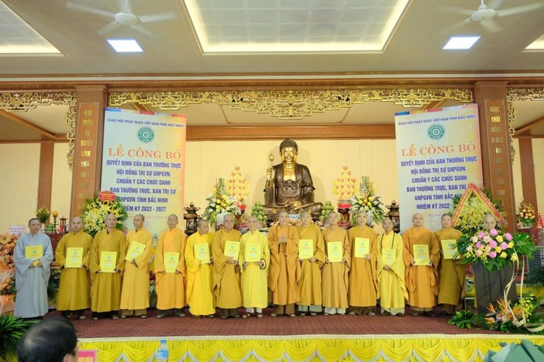 Nhân sự Ban Trị sự GHPGVN tỉnh nhận quyết định tại hội nghị