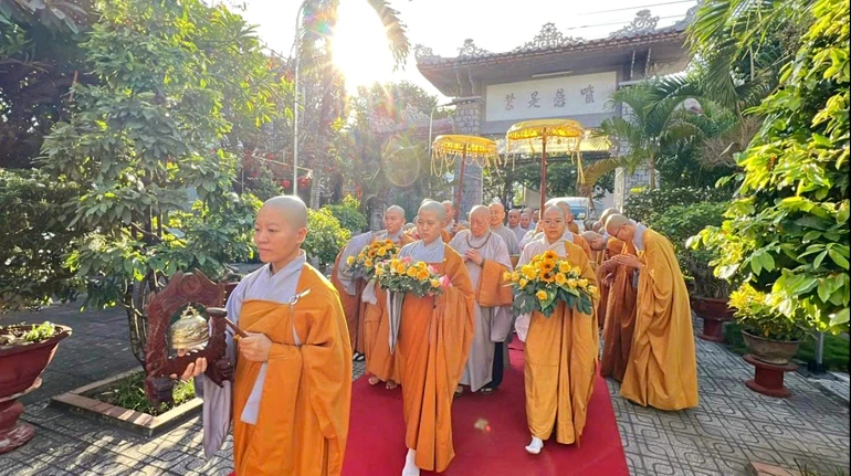 Ni trưởng Thích nữ Như Như làm trưởng đoàn thăm, sách tấn các hành giả Ni khu vực miền Trung