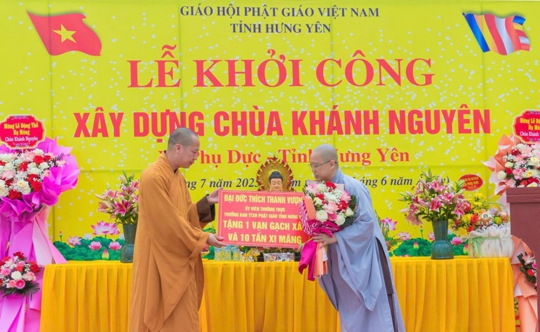 Đại đức Thích Thanh Vượng ủng hộ xây dựng chùa