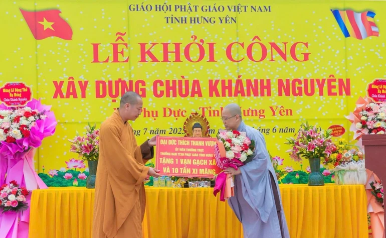 Đại đức Thích Thanh Vượng ủng hộ xây dựng chùa