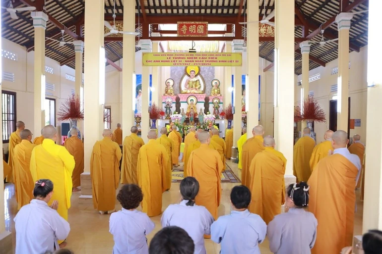 Khóa lễ kỳ siêu, tưởng niệm anh linh các anh hùng, liệt sĩ tại chùa Viên Minh, P.An Hội