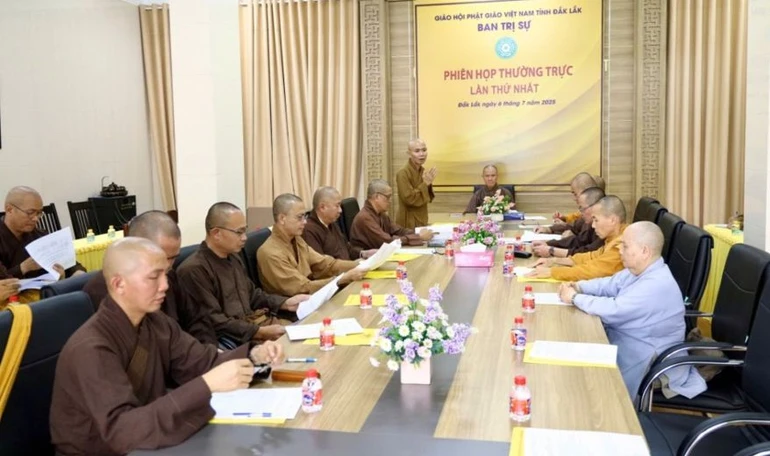 Quang cảnh buổi họp