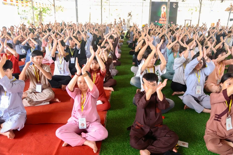 Hơn 400 thanh thiếu niên, Phật tử tham gia Khóa tu mùa hè tại chùa Long Quang