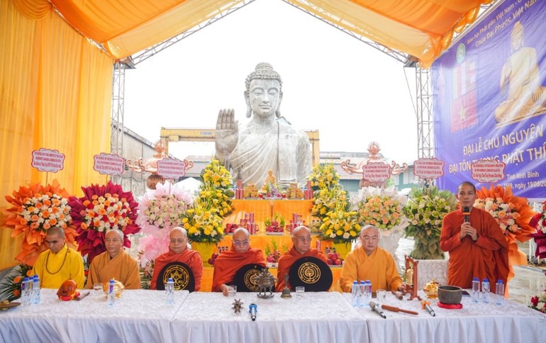 Chư tôn đức chứng minh, tham dự Lễ chú nguyện đúc tôn tượng Đức Phật Thích Ca