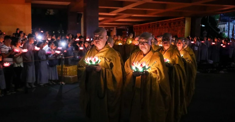 Lễ hoa đăng mùa Vu lan - Báo hiếu Phật lịch 2568 tại Việt Nam Quốc Tự