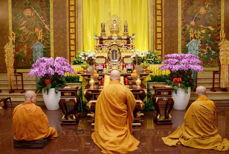 Hòa thượng Thích Lệ Trang tuyên sớ trong Pháp hội Vu lan - Báo hiếu Phật lịch 2569 tại Việt Nam Quốc Tự - Ảnh: B.Toàn/BGN