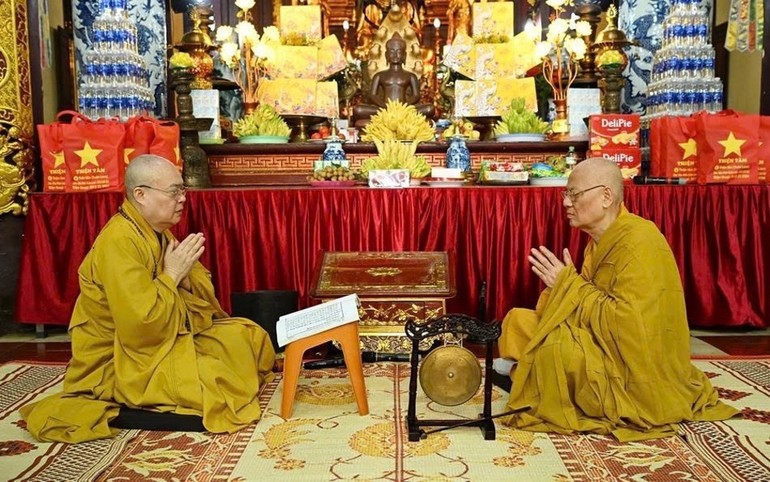 Nhị vị Hòa thượng tác pháp Tự tứ tại trường hạ tùng lâm Quán Sứ