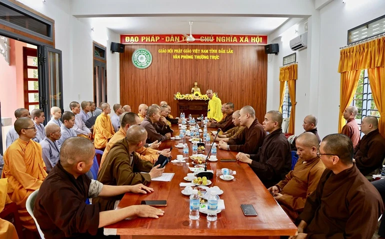 Gặp gỡ thân mật Ban Thường trực Ban Trị sự tỉnh ở hai khu vực