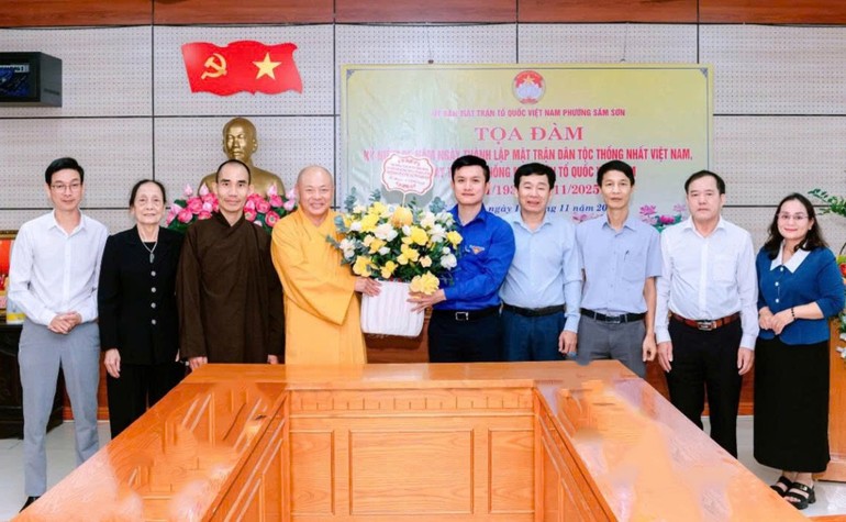 Ban Trị sự Phật giáo tỉnh chúc mừng tại P.Sầm Sơn