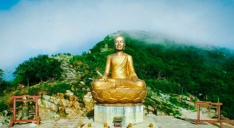 Tôn tượng Đức Phật hoàng Trần Tông