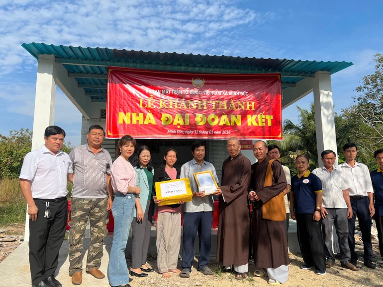 Đoàn bàn giao nhà tình thương đến hộ nghèo tại xã Minh Đức, tỉnh Đồng Nai