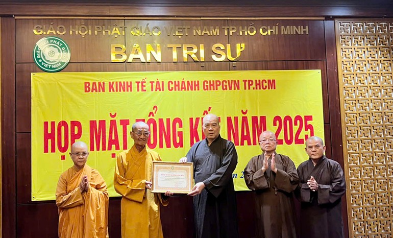 Ban Kinh tế - Tài chính TP.HCM nhận Bằng tuyên dương công đức của Ban Thường trực Ban Trị sự TP.HCM