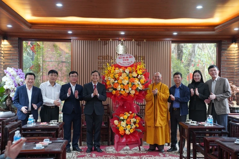 Đoàn lãnh đạo tỉnh Bắc Ninh tới thăm và chúc Tết đến Thượng tọa Thích Đức Thiện