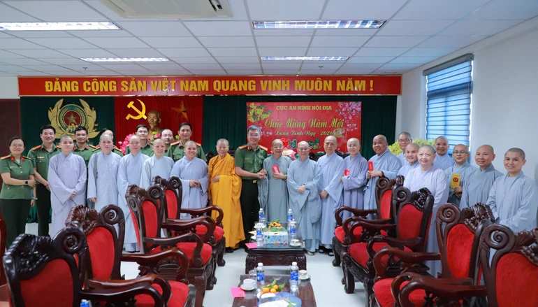 Chư Ni chúc Tết lãnh đạo Cục An ninh nội địa - Bộ Công an