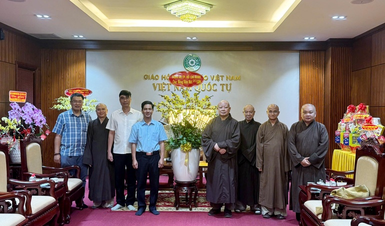 Đoàn Công an TP.HCM thăm và chúc Tết Ban Trị sự Phật giáo TP.HCM