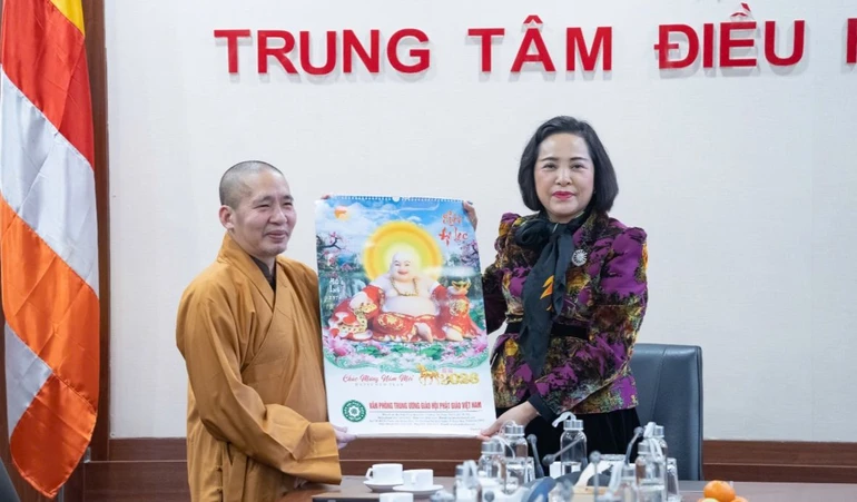  Phó Chủ tịch Quốc hội Nguyễn Thị Thanh chúc Tết Bính Ngọ tại chùa Quán Sứ