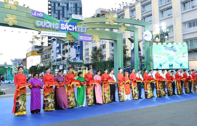 Cắt băng khai mạc Đường sách Xuân Bính Ngọ 2026