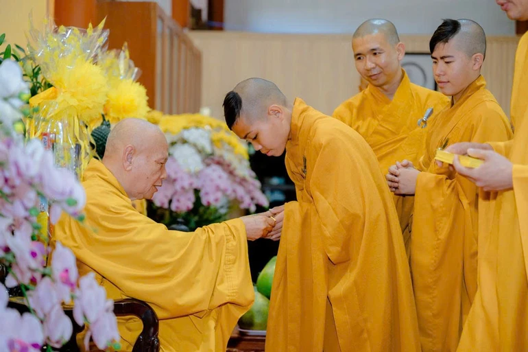 100 chú tiểu được nhận học bổng từ Trưởng lão Hòa thượng Thích Thiện Nhơn