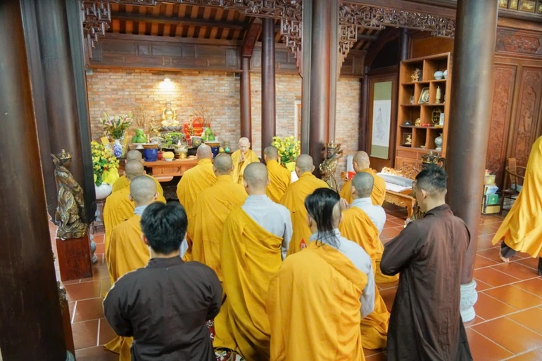 Đảnh lễ Hòa thượng Thích Thiện Nhơn tại chùa Quốc Ân Khải Tường