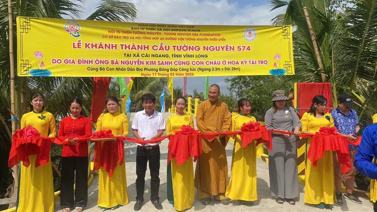 Cắt băng khánh thành cầu bê-tông Tường Nguyên 574