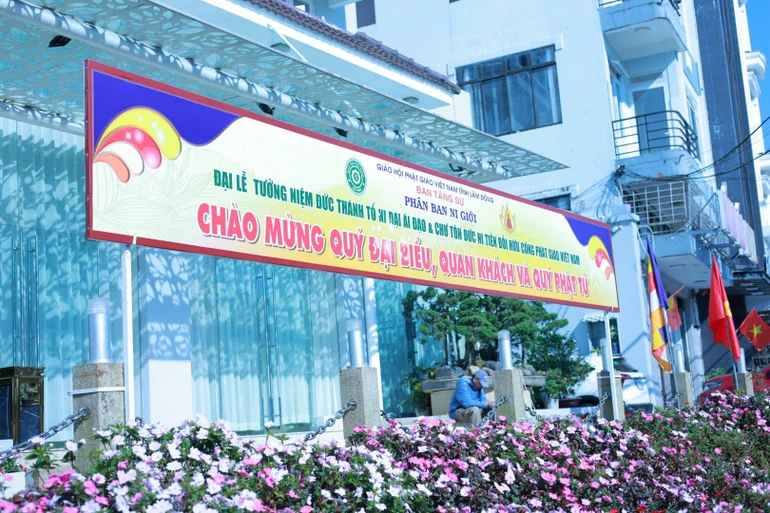 Bandroll chào mừng Đại biểu về tham dự Đại lễ