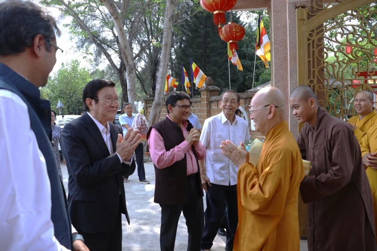 Chư tôn đức Ban Trị sự tỉnh Tây Ninh tiếp đón phái đoàn đến thăm chùa Pháp Minh