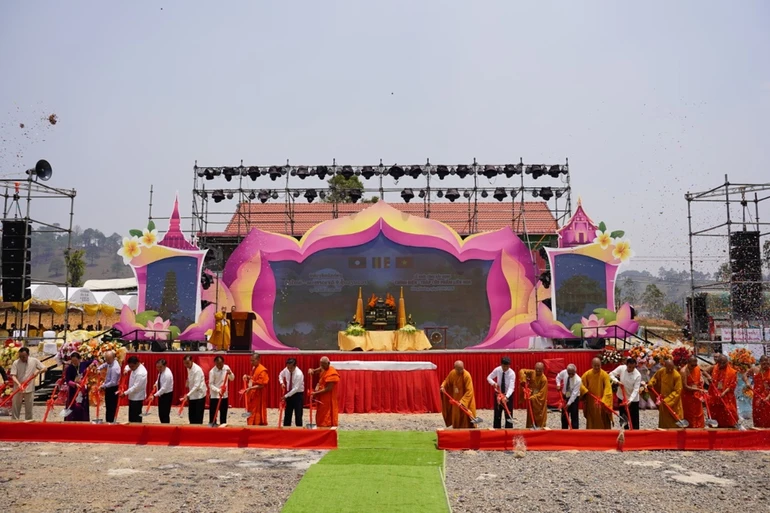 Lào: Đại lễ Phật đản Phật lịch 2570 và khởi công xây dựng chính điện chùa Hữu Nghị