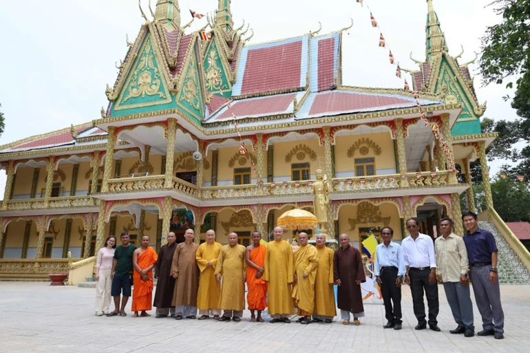 Đoàn Ban Trị sự tỉnh chúc Tết cổ truyền Chôl Chnăm Thmây đến các chùa Phật giáo Nam tông Khmer