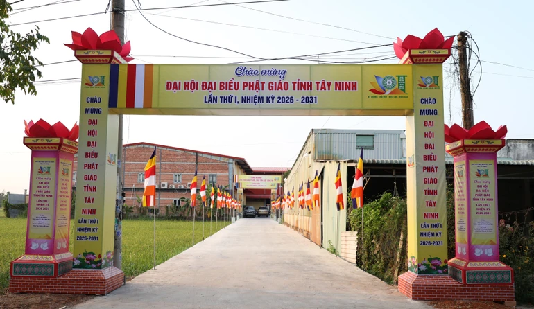 Cổng chào mừng Đại hội đại biểu Phật giáo tỉnh Tây Ninh lần thứ I, nhiệm kỳ 2026-2031