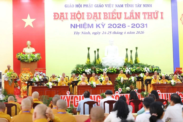 Chư tôn đức tham dự Lễ kỷ niệm 45 năm thành lập GHPGVN - Ảnh: Ban TT-TT Phật giáo tỉnh Tây Ninh