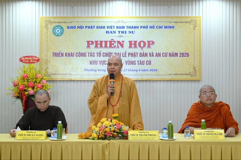 Thượng tọa Thích Thanh Phong, Phó Chủ tịch Hội đồng Trị sự, Phó Trưởng ban Thường trực Ban Trị sự GHPGVN TP.HCM phát biểu chỉ đạo
