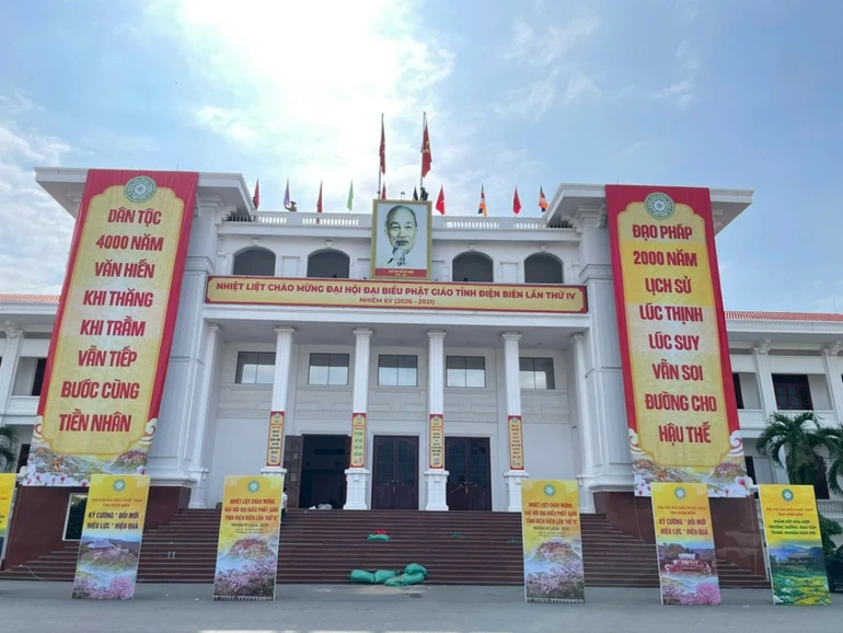 Hội trường Trung tâm Hội nghị tỉnh Điện Biên, nơi diễn ra hai ngày Đại hội đại biểu Phật giáo tỉnh