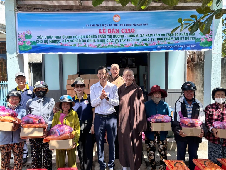 Chùa Minh Giác bàn giao nhà tình thương đến gia đình bà Trần Thị Hương