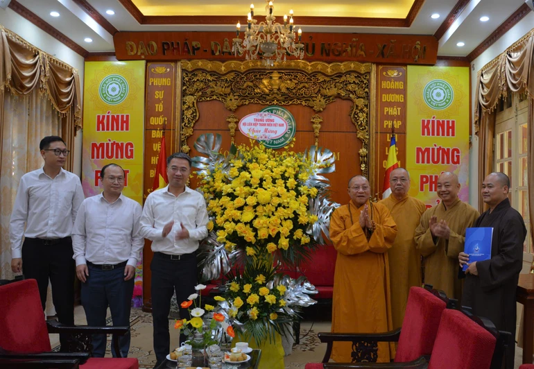 Trung ương Hội Liên hiệp Thanh niên VN chúc mừng Phật đản đến chư tôn đức Hội đồng Trị sự