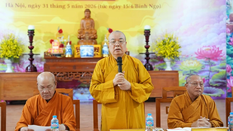 Trưởng lão Hòa thượng Thích Thanh Nhiễu chủ trì buổi họp