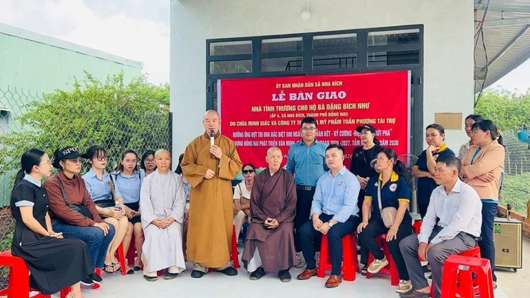 Đại đức Đồng Quảng có lời cảm ơn đến chính quyền địa phương tạo điều kiện cho đoàn trao quà từ thiện