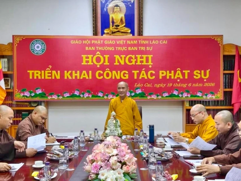 Hòa thượng Thích Thanh Điện chủ trì hội nghị