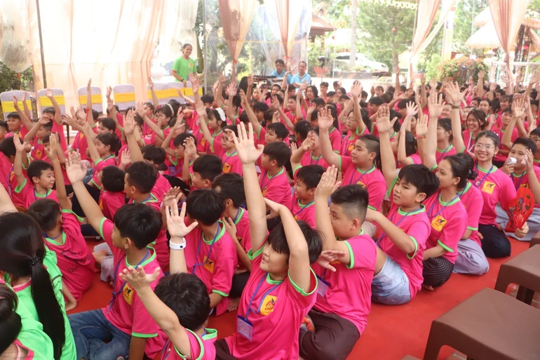 Hơn 200 em thanh thiếu niên tham gia khóa tu Hương sen Đồng Khởi lần IV