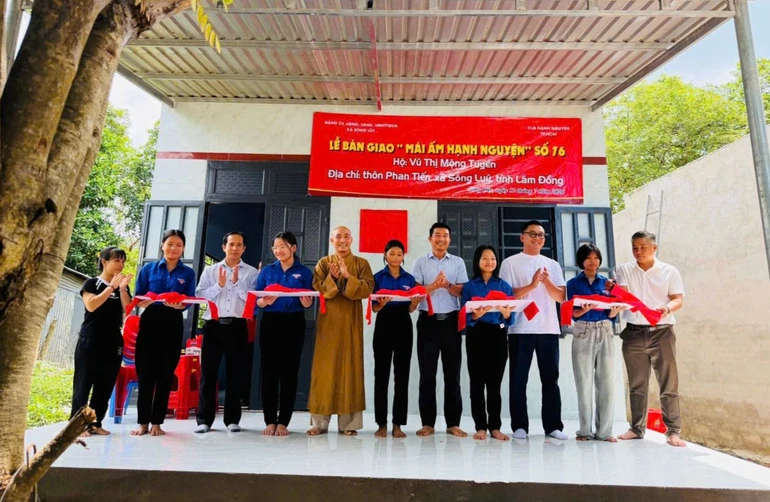 Cắt băng khánh thành Mái ấm Hạnh Nguyện số 76
