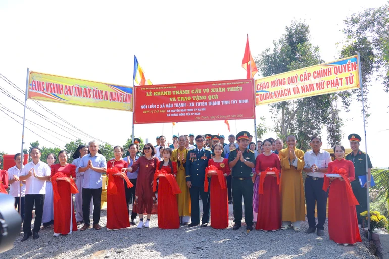 Khánh thành cây cầu Vũ Xuân Thiều