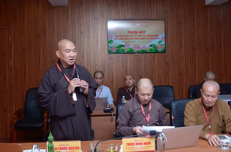 Thượng tọa Thích Phước Nguyên chủ trì buổi làm việc với đại diện Ban Trị sự Phật giáo tỉnh Lâm Đồng - Ảnh: Bảo Toàn/BGN