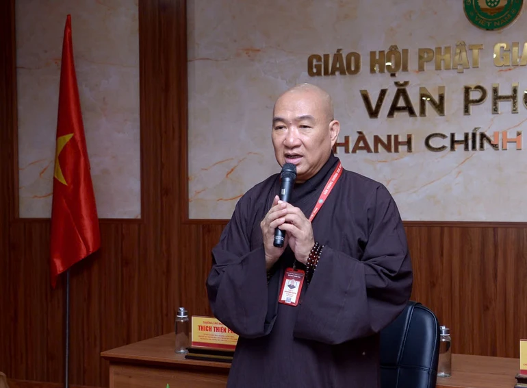 Thượng tọa Thích Phước Nguyên chủ trì buổi họp giao ban - Ảnh: Bảo Toàn/BGN