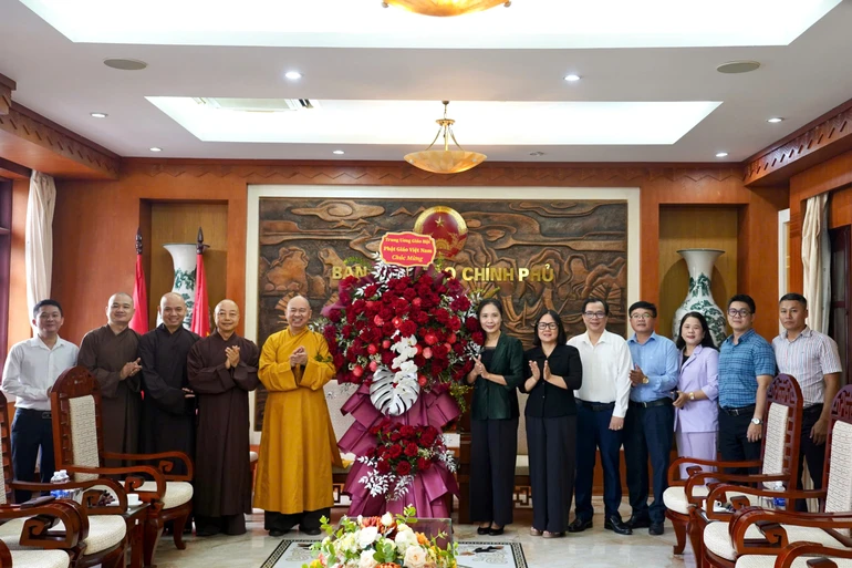 Phái đoàn lãnh đạo GHPGVN chúc mừng Ban Tôn giáo Chính phủ 