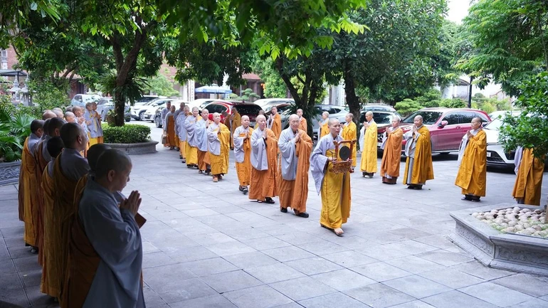Chư Ni Phân ban Ni giới Trung ương khu vực phía Bắc thăm các trường hạ 