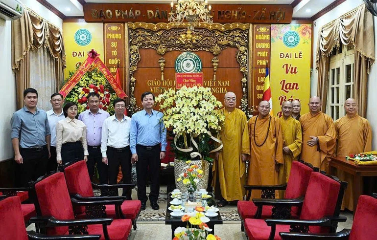 Đoàn công tác của Cục An ninh nội địa thăm lãnh đạo Trung ương GHPGVN nhân Đại lễ Vu lan