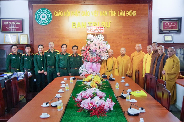 Bộ Chỉ huy Quân sự tỉnh Lâm Đồng thăm và chúc mừng Vu lan đến Ban Trị sự Phật giáo tỉnh