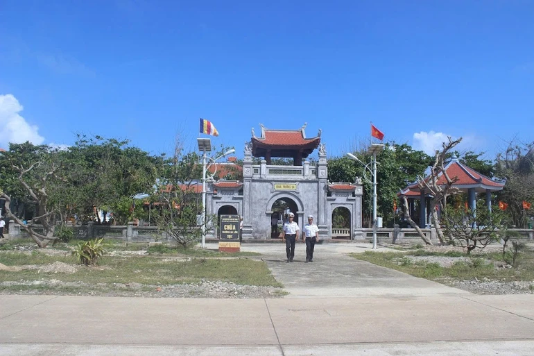 Chùa Trường Sa lớn, điểm tựa tâm linh của người lính hải quân - Ảnh: Như Danh
