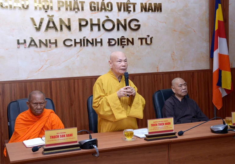 Trưởng lão Hòa thượng Thích Thiện Nhơn phát biểu khai mạc buổi họp - Ảnh: Bảo Toàn/BGN