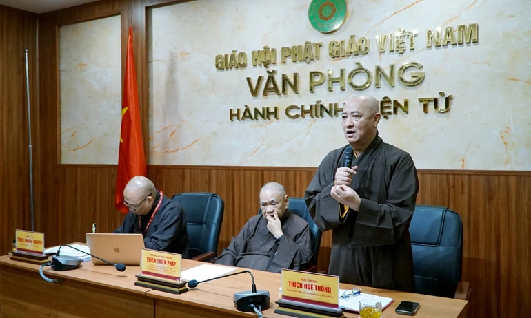 Hòa thượng Thích Huệ Thông phát biểu tại buổi họp