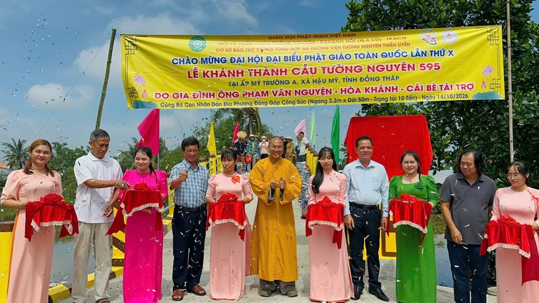 Cắt băng khánh thành công trình cầu Tường Nguyên 595